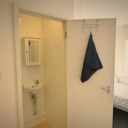 Harley - Private Double With Shower 게스트하우스 3*